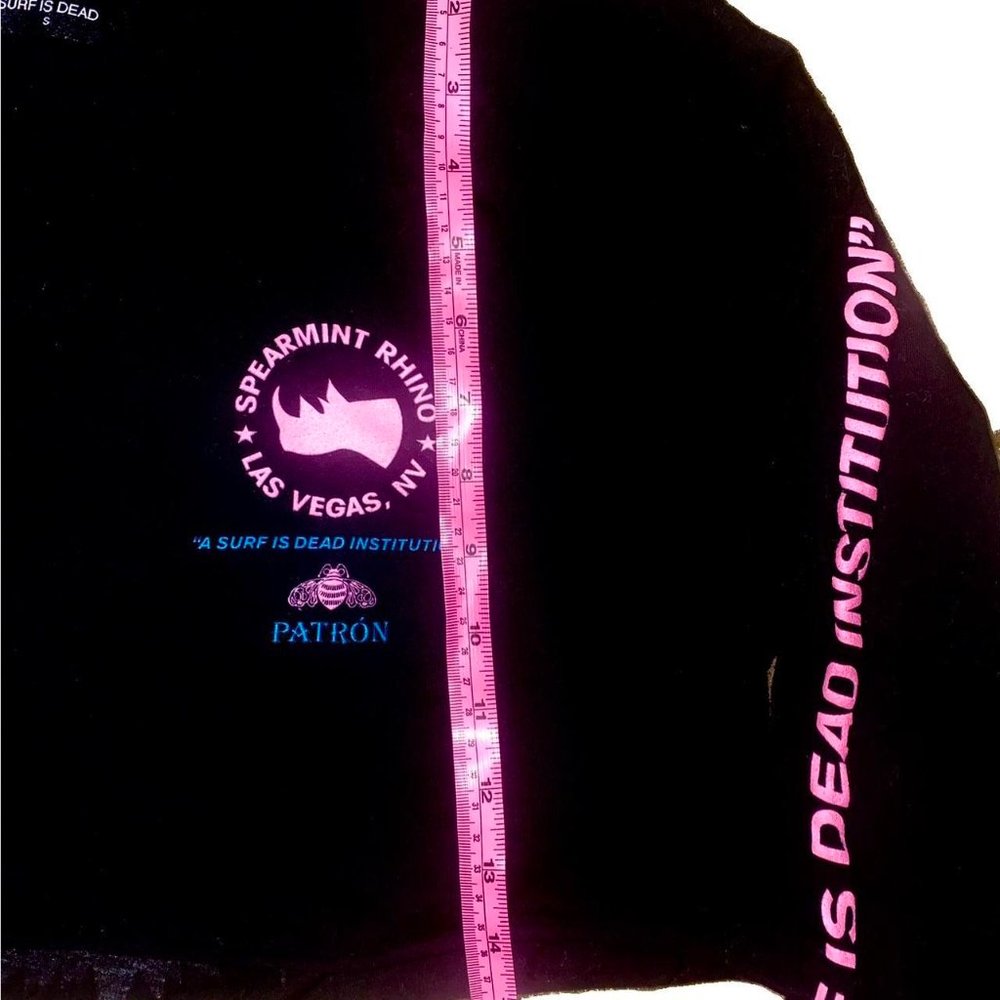 Y2K Cropped Surf is Dead Spearmint Rhino Las Vegas Long Sleeve Graphic - Picture 2 of 4